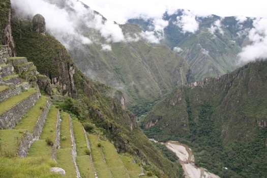 machu_picchu_terraces_river.jpg